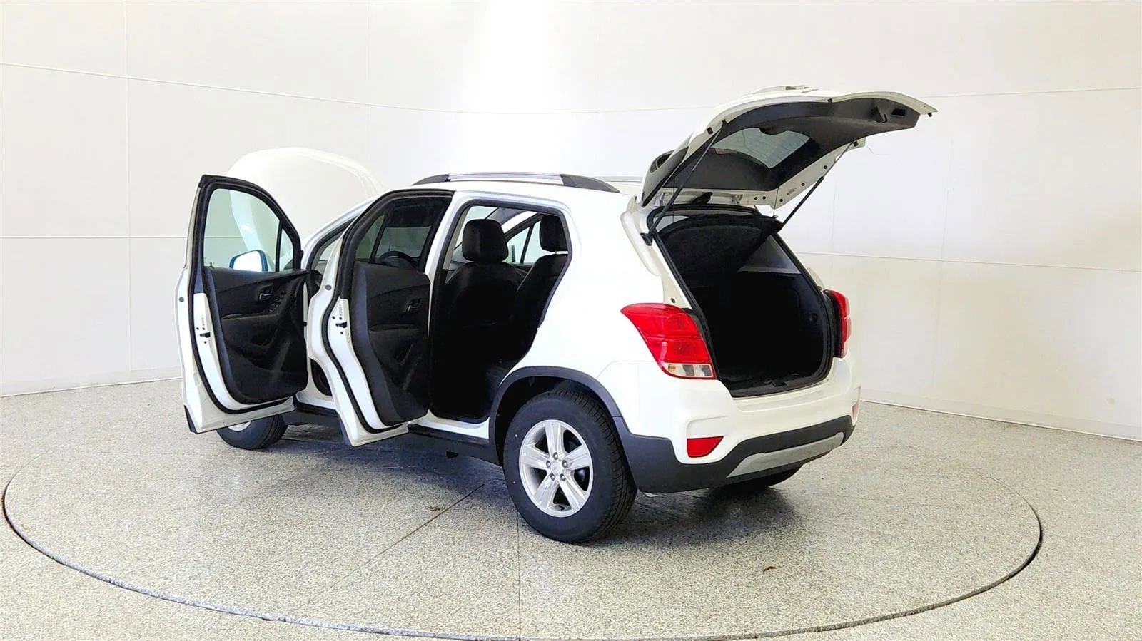 Used 2018 Chevrolet Trax LT w/ LT Convenience Package image 11