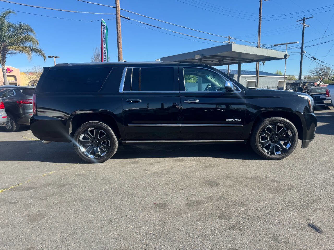 Used 2019 GMC Yukon XL Denali w/ Denali Ultimate Package image 8
