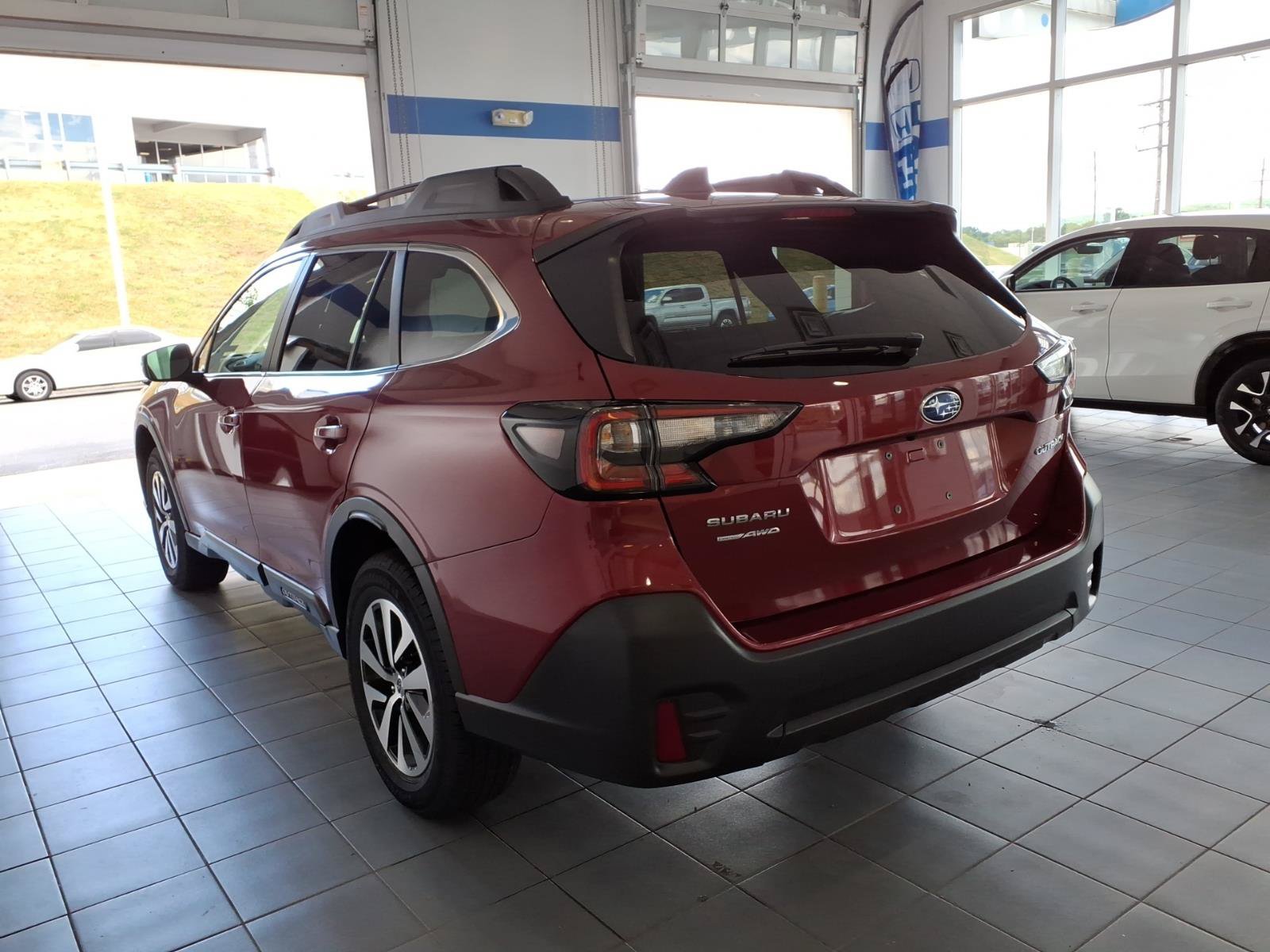Used 2022 Subaru Outback Premium AWD/4WD image 7