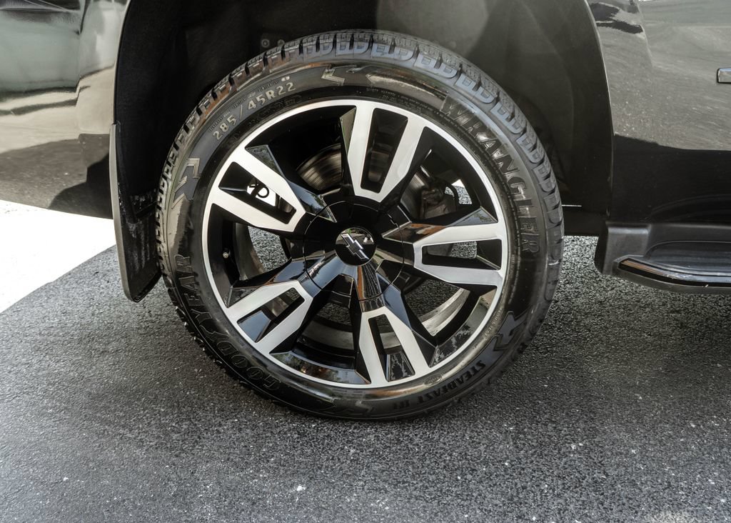 Used 2020 Chevrolet Tahoe Premier w/ RST Edition AWD/4WD image 31