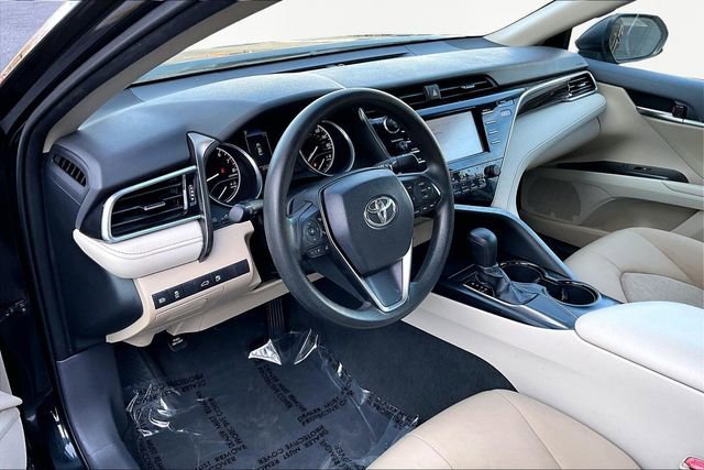 Used 2018 Toyota Camry LE image 12