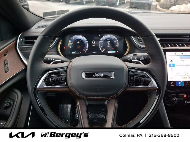 Used 2025 Jeep Grand Cherokee L Summit AWD/4WD image 24