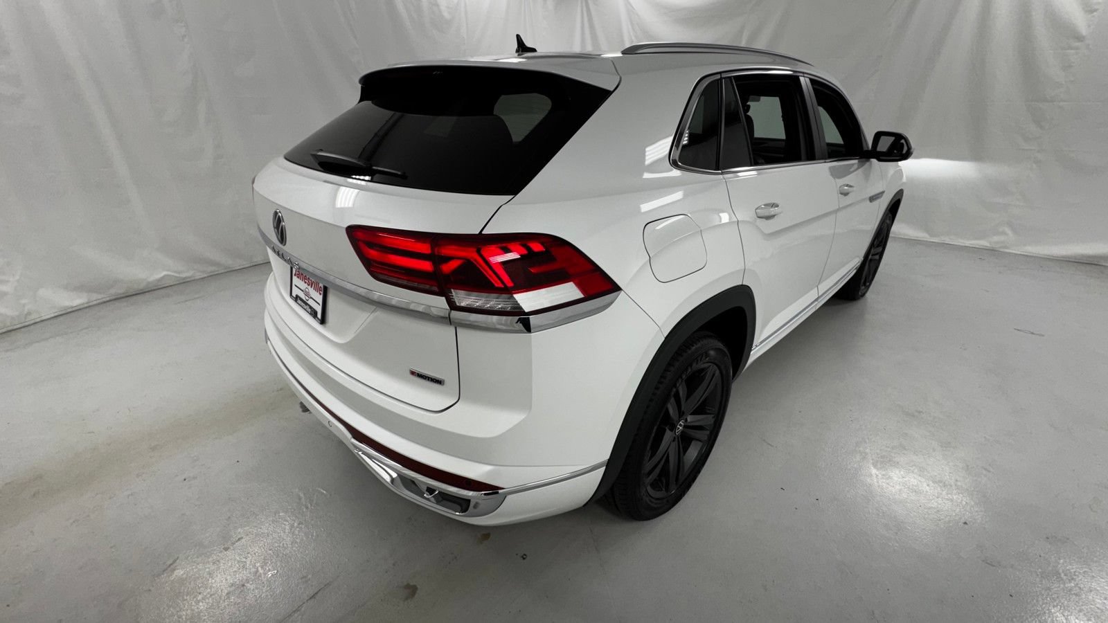 Used 2022 Volkswagen Atlas Cross Sport SEL R-Line AWD/4WD image 3