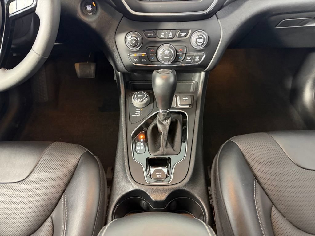 Used 2023 Jeep Cherokee Altitude Lux w/ Mopar Interior Package AWD/4WD image 17