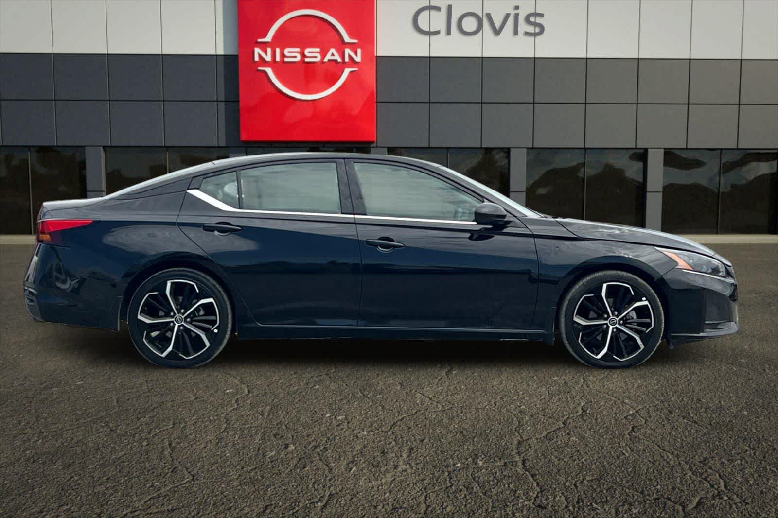 Used 2024 Nissan Altima 2.5 SR FWD image 9