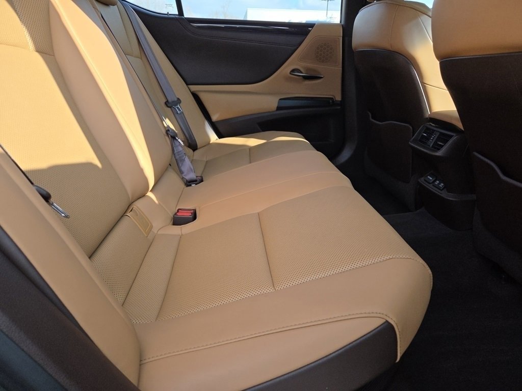 Used 2020 Lexus ES 300h w/ Premium Package image 5