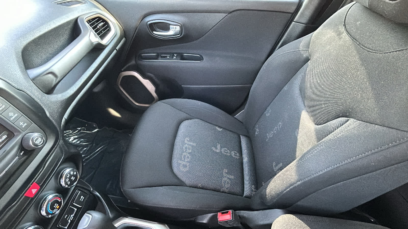 Used 2017 Jeep Renegade Latitude AWD/4WD image 12
