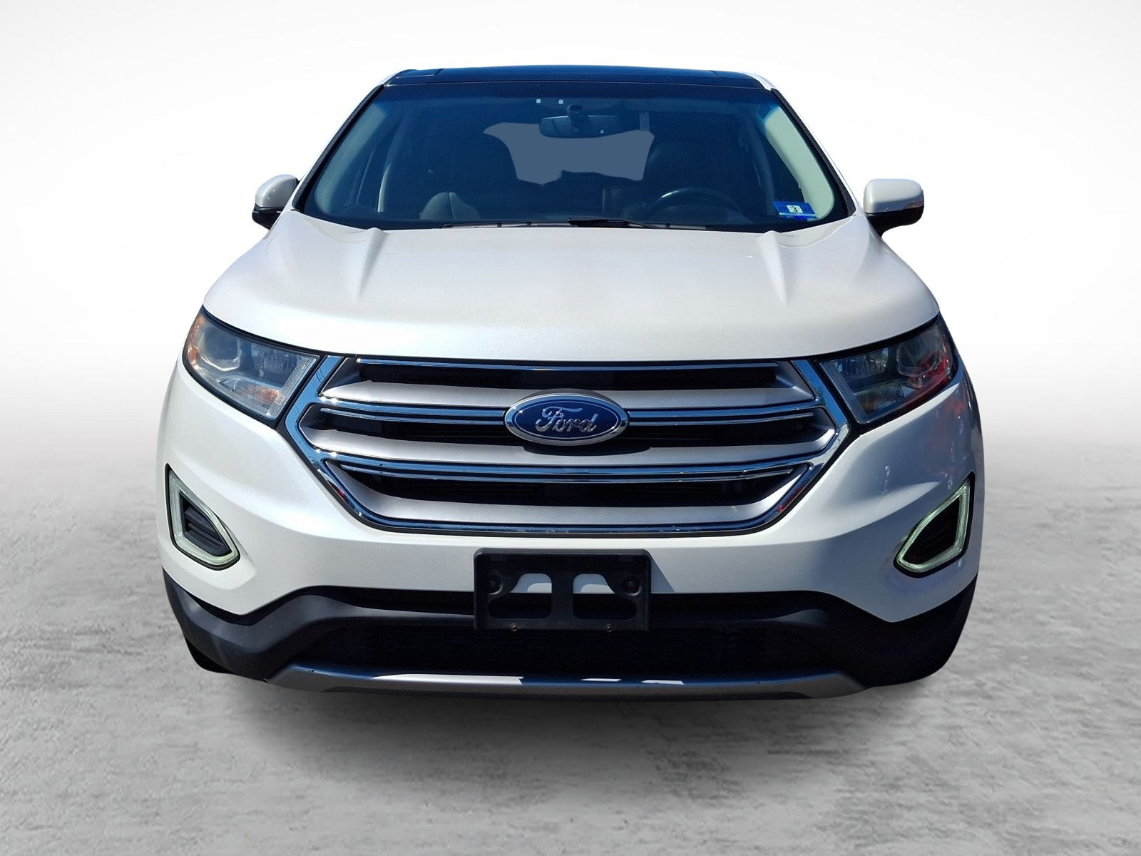 Used 2018 Ford Edge Titanium w/ Equipment Group 301A AWD/4WD image 2
