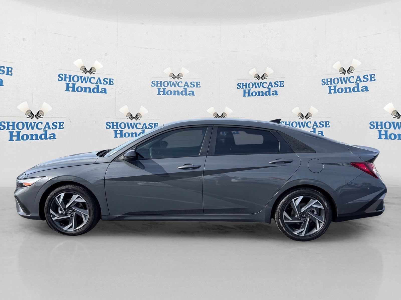 Used 2025 Hyundai Elantra Sport FWD image 4
