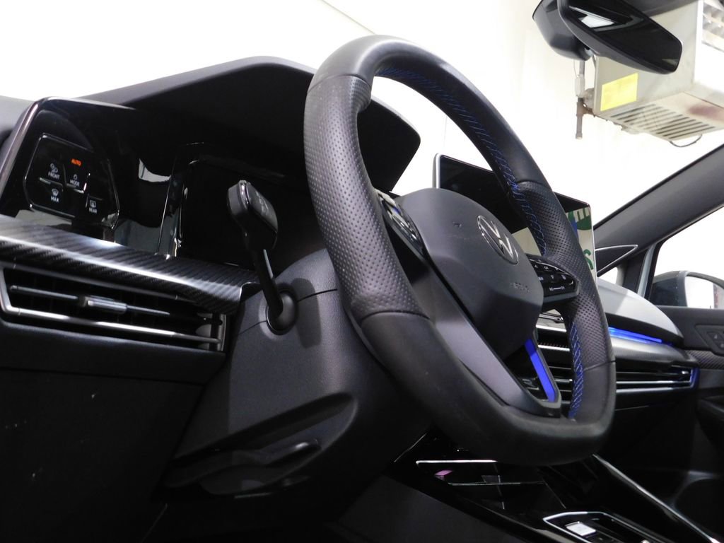 Used 2025 Volkswagen Golf R Black Edition image 37