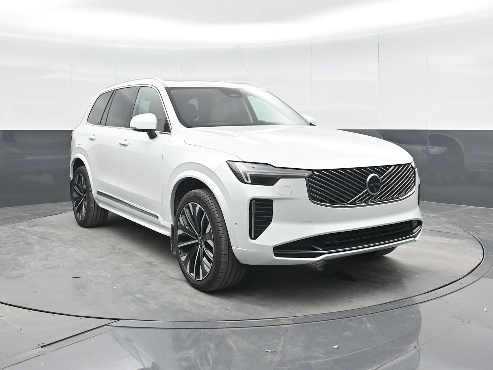 Used 2026 Volvo XC90 B6 Ultra w/ Protection Package AWD/4WD image 7