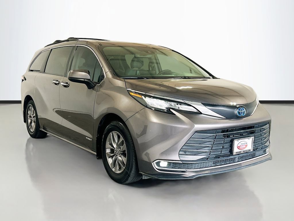 Used 2021 Toyota Sienna XLE FWD image 3