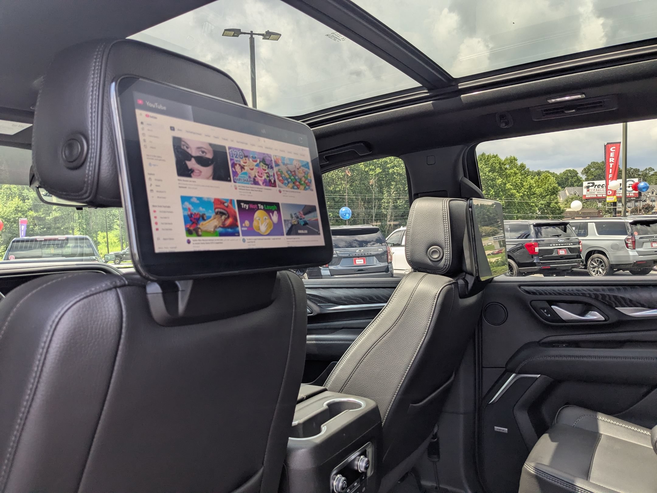Used 2024 GMC Yukon Denali w/ Advanced Technology Package AWD/4WD image 27