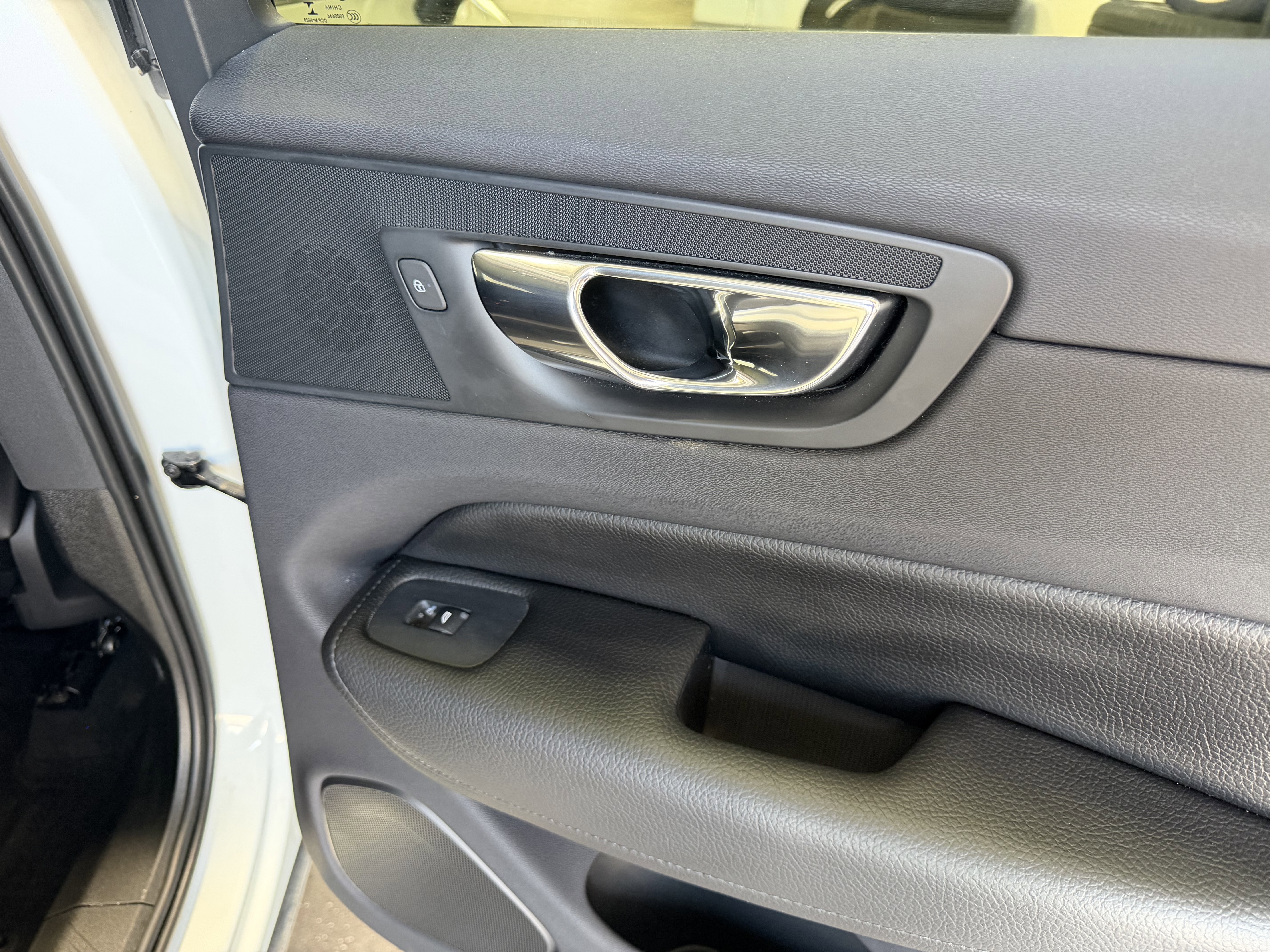 Used 2019 Volvo XC60 T5 Momentum w/ Multimedia Package image 28