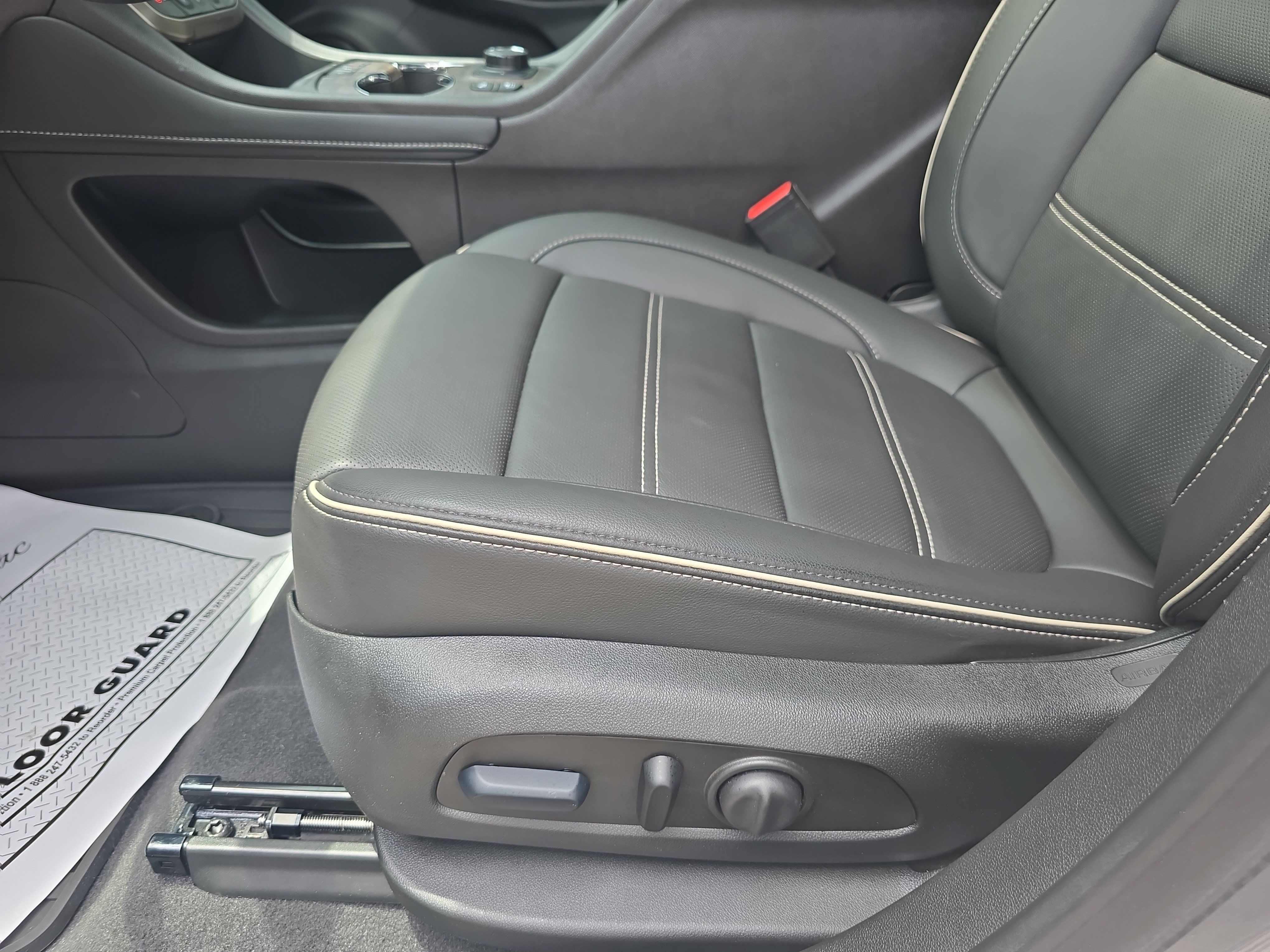 Used 2023 GMC Acadia Denali w/ Denali Ultimate Package FWD image 30