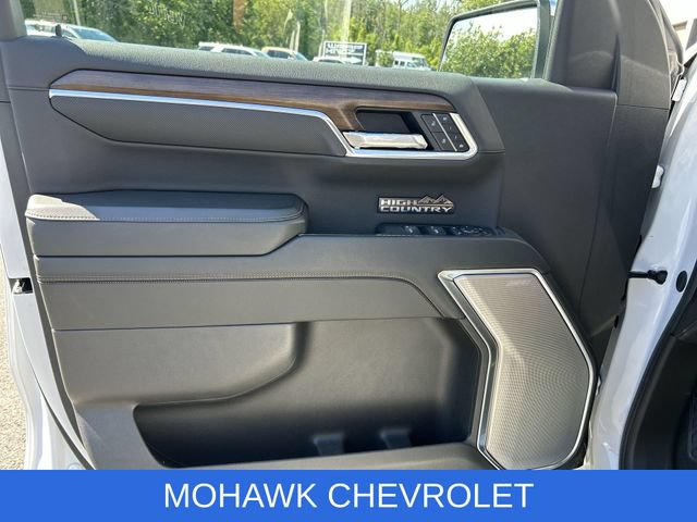 Used 2025 Chevrolet Silverado 1500 High Country w/ Technology Package AWD/4WD image 23