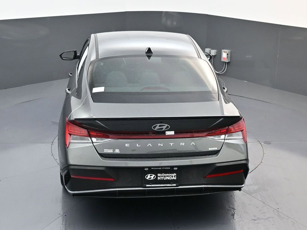 Certified 2025 Hyundai Elantra SEL image 17