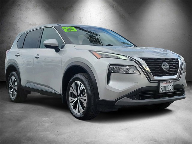Used 2023 Nissan Rogue SV image 2