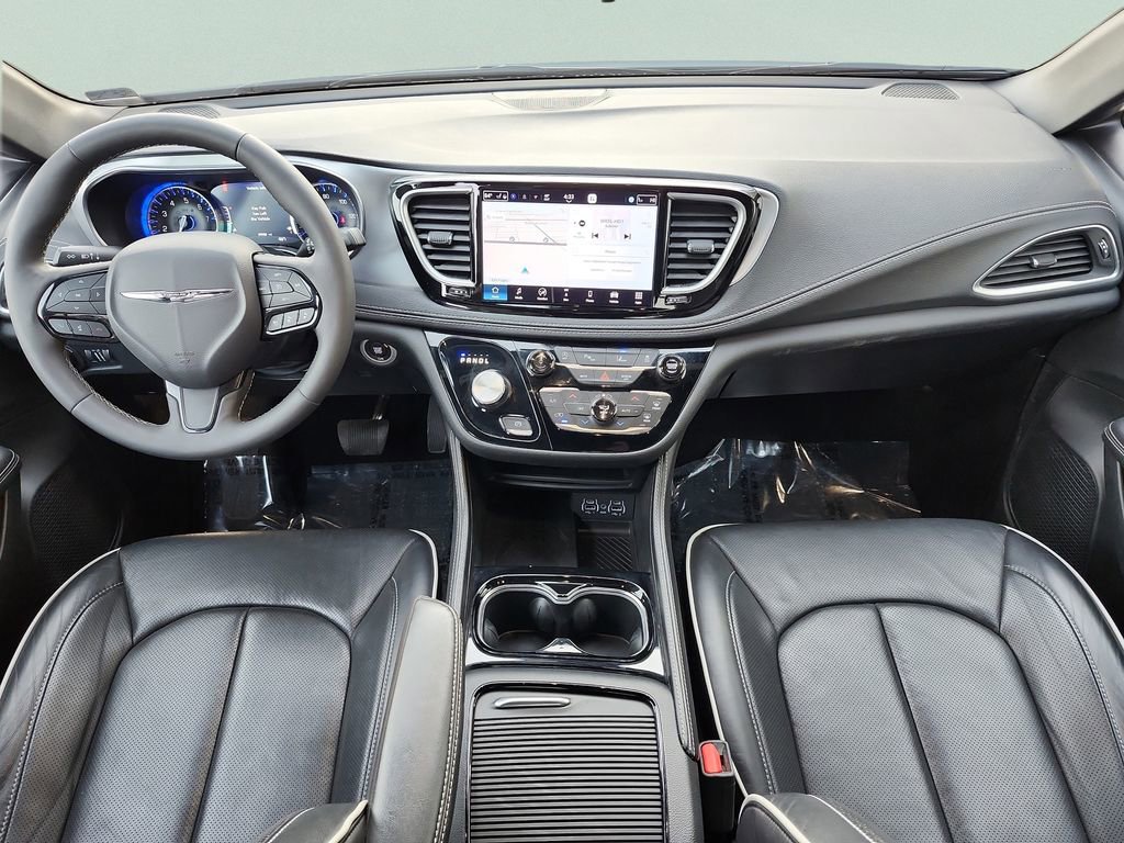 Used 2025 Chrysler Pacifica Limited FWD image 32