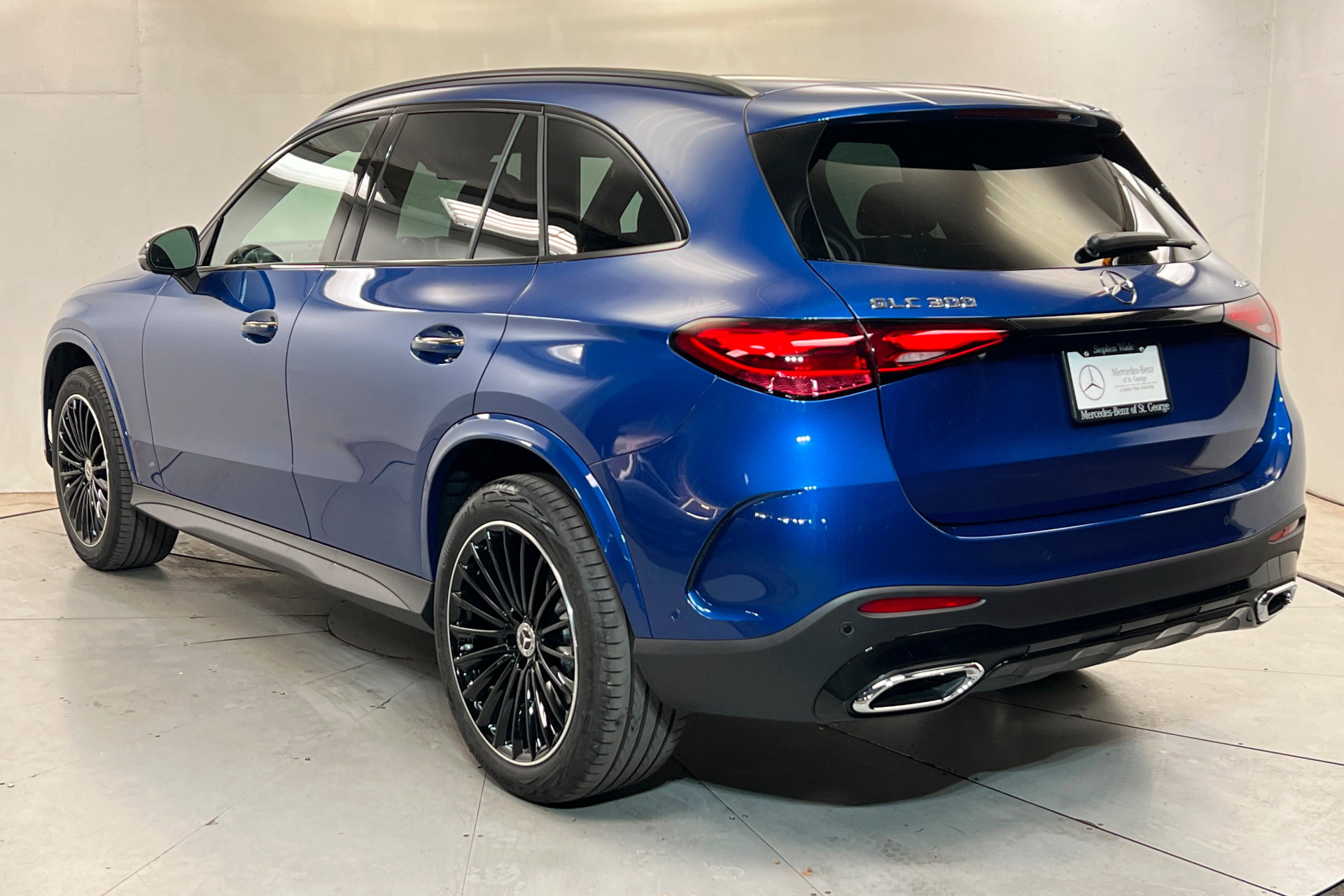 New 2027 Mercedes-Benz GLC 300 4MATIC image 3