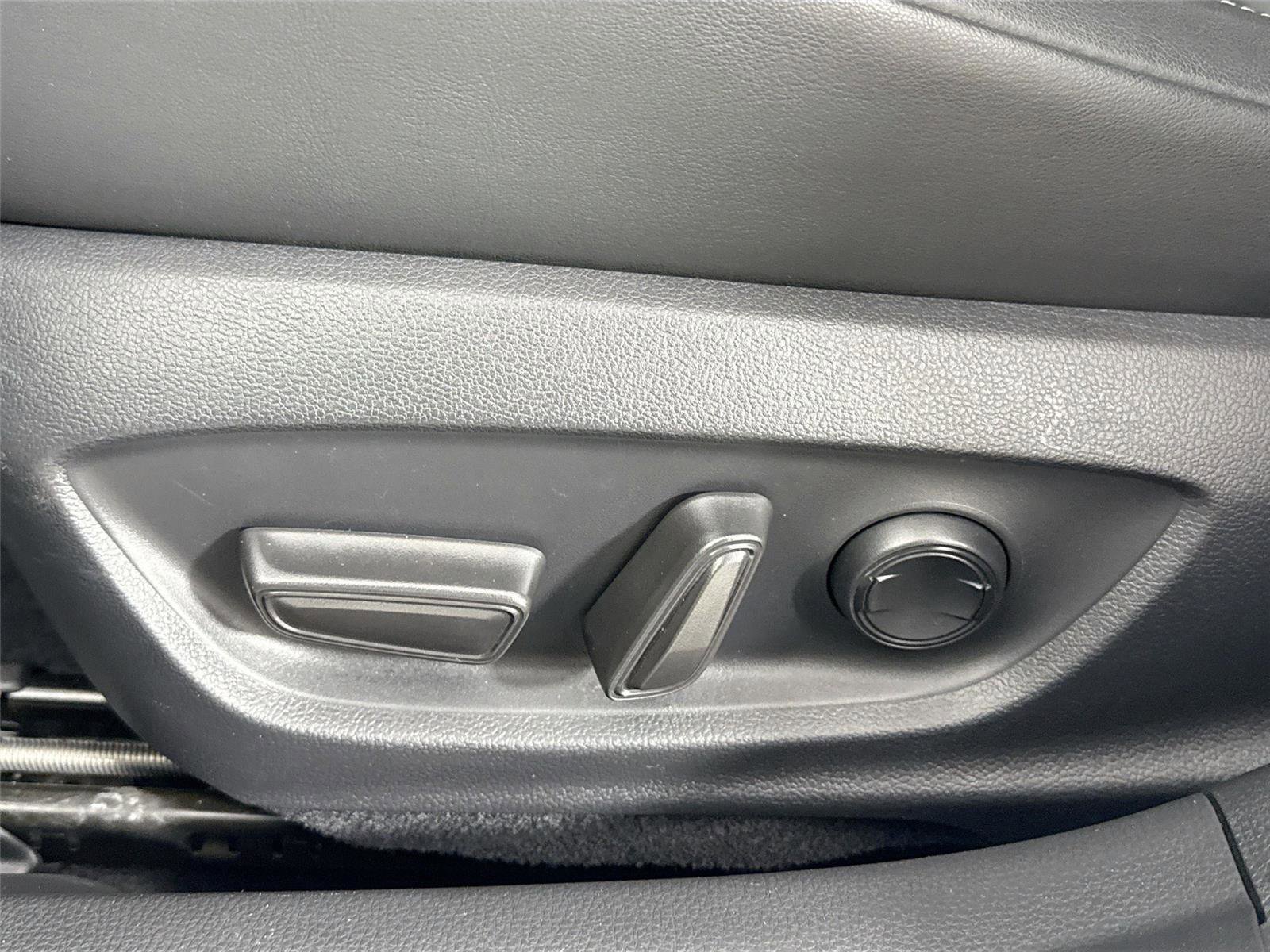 Used 2024 Toyota Prius XLE image 32