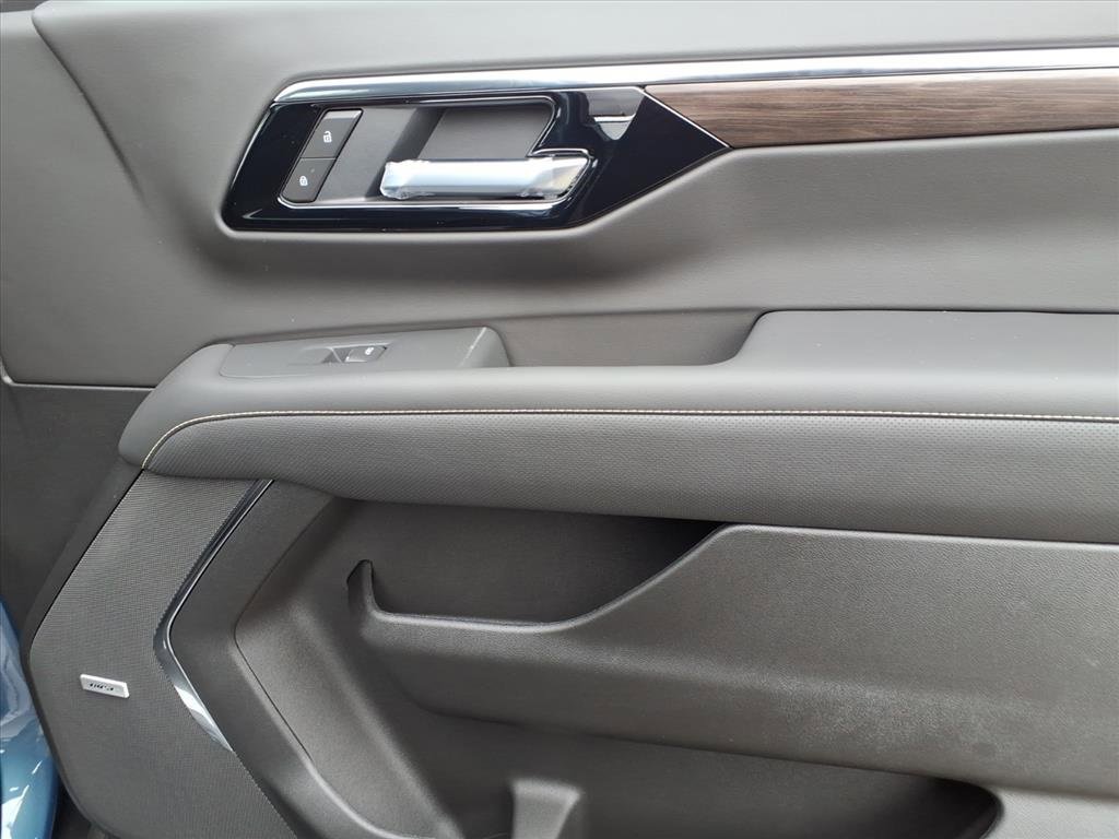 New 2026 Chevrolet Suburban Premier image 16