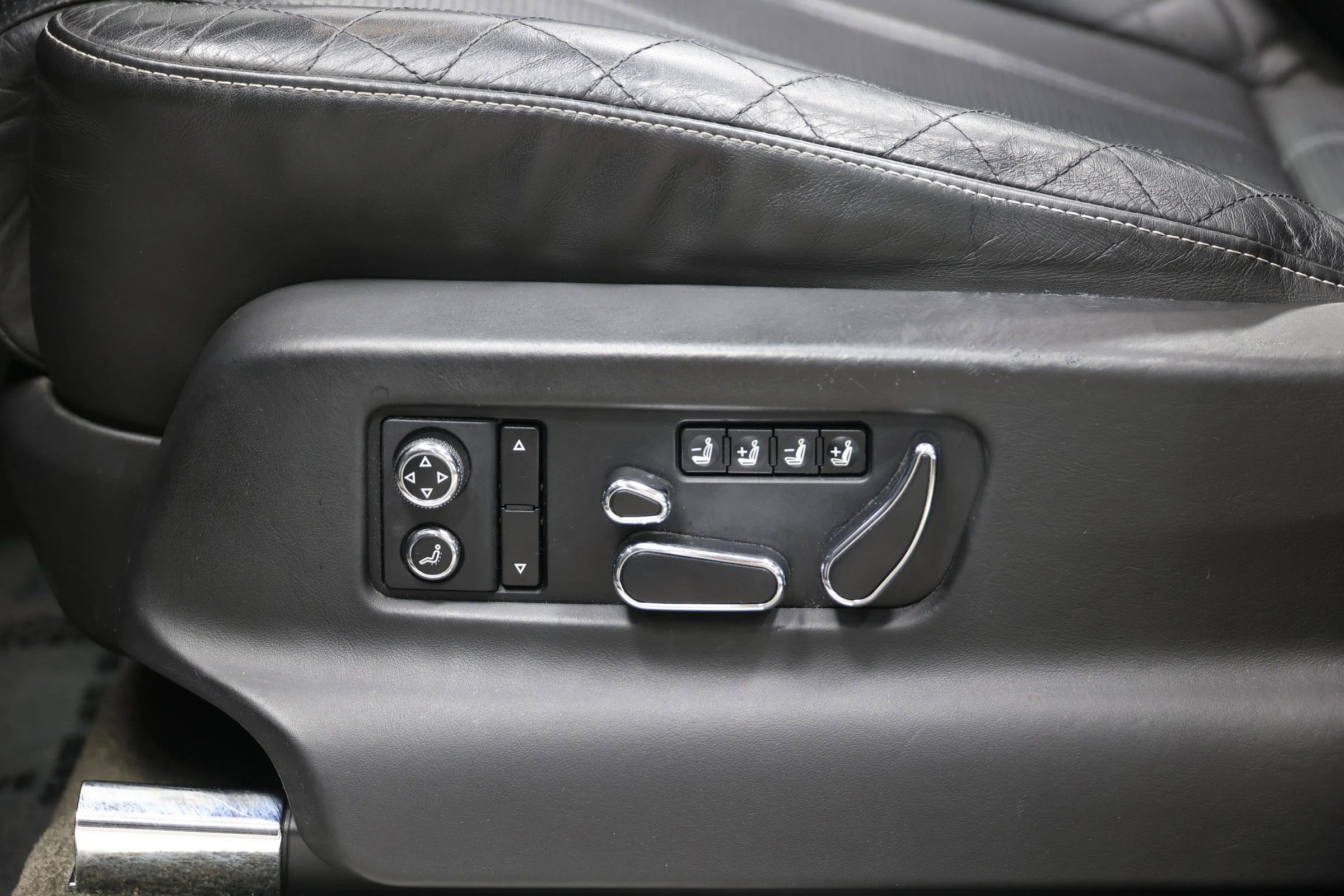 Used 2017 Bentley Bentayga image 17