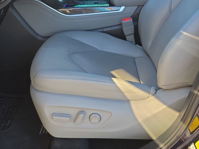 Used 2023 Toyota Highlander Limited image 30