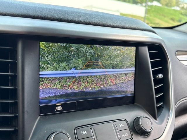 Used 2023 GMC Acadia SLE w/ Driver Convenience Package AWD/4WD image 17