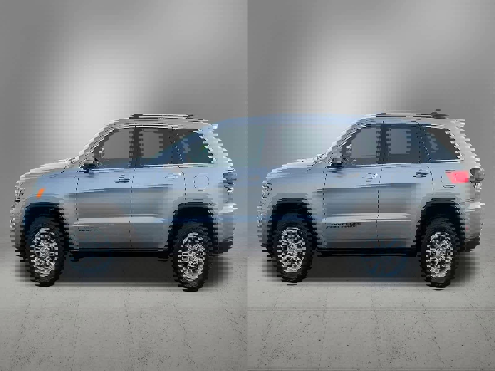 Used 2020 Jeep Grand Cherokee Laredo w/ Security & Convenience Group image 3