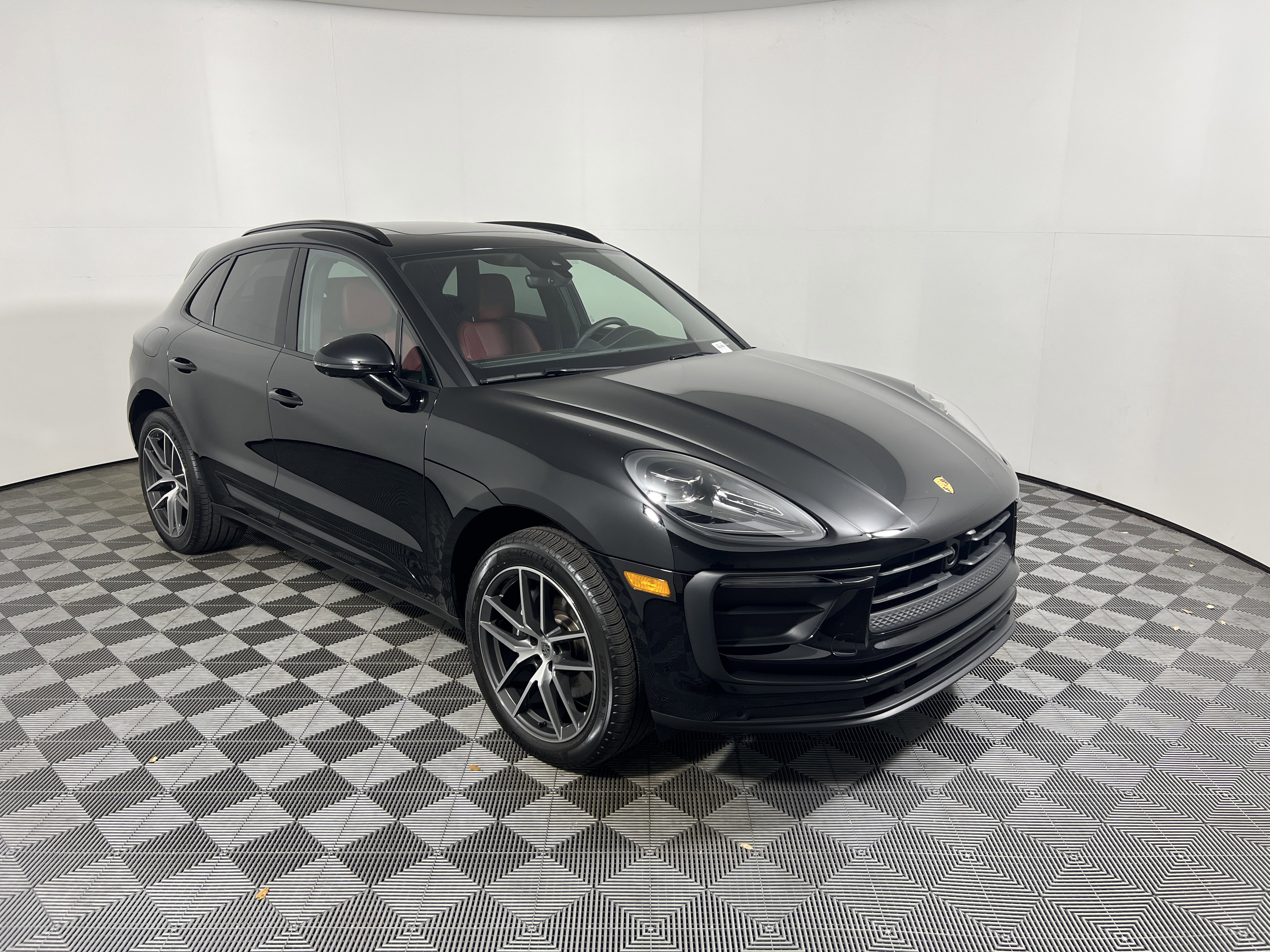 Used 2026 Porsche Macan AWD/4WD image 9