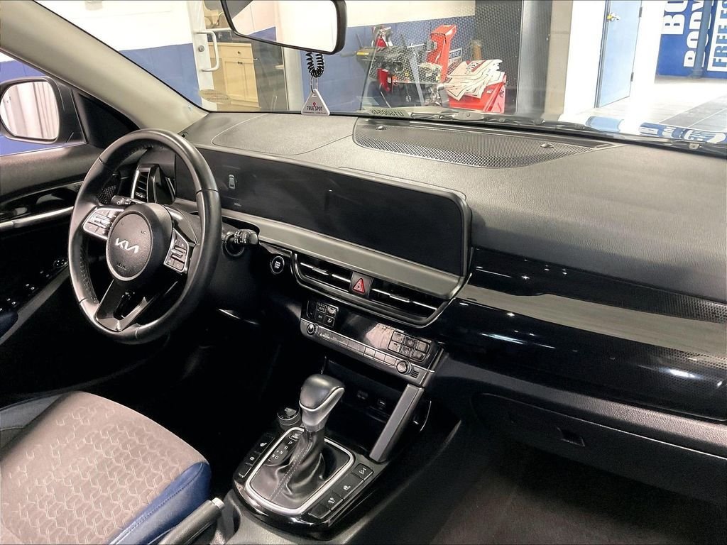 Used 2025 Kia Seltos S AWD/4WD image 14