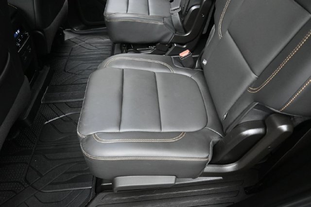 Used 2021 Chevrolet Traverse LT w/ LT Premium Package FWD image 23