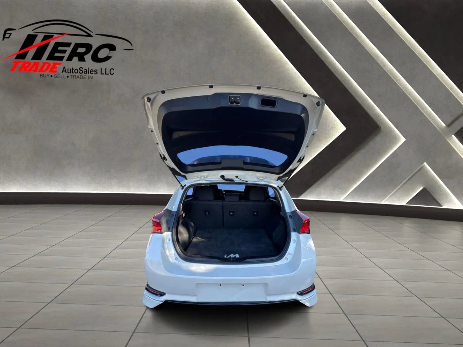 Used 2017 Toyota Corolla iM w/ Carpet Mat Package FWD image 96