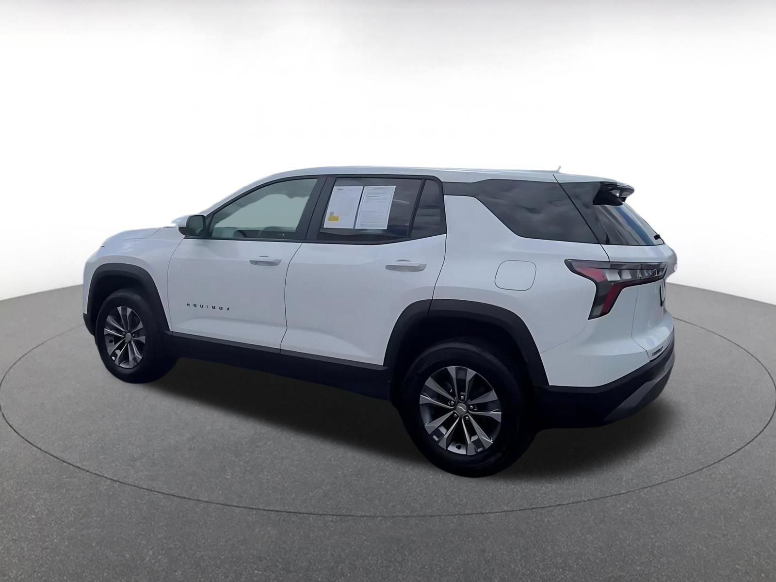 Used 2025 Chevrolet Equinox LT FWD image 10