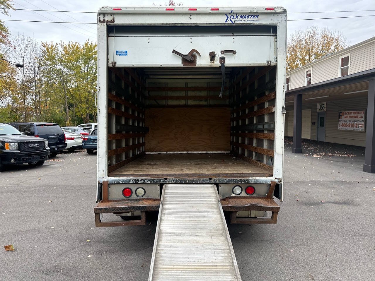 Used 2017 Chevrolet Express 3500 RWD image 5