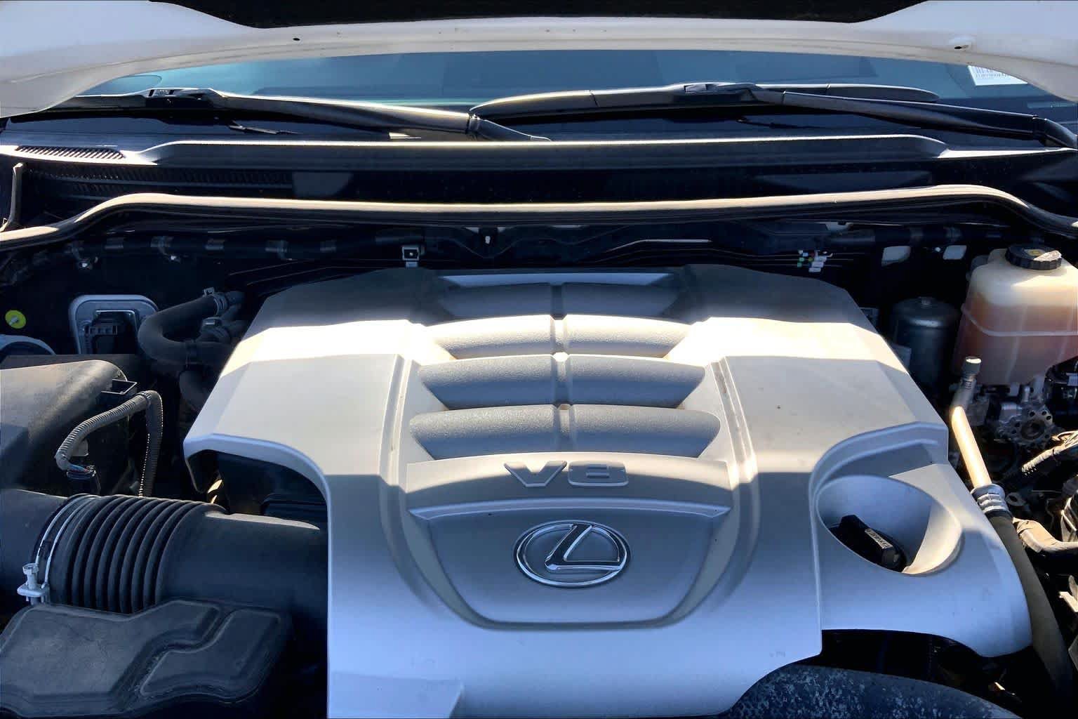 Used 2019 Lexus LX 570 4WD w/ Luxury Package image 32