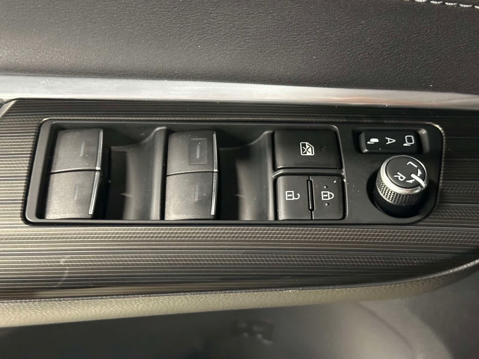 Used 2024 Toyota Venza XLE AWD/4WD image 20
