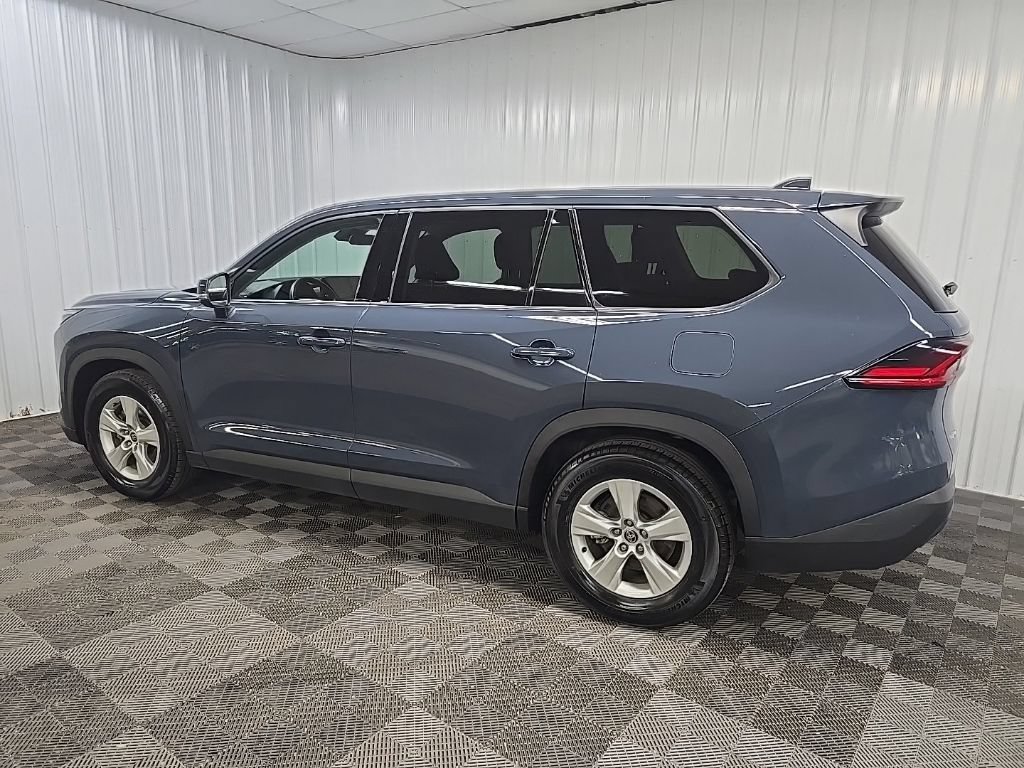 Used 2025 Toyota Grand Highlander AWD image 4