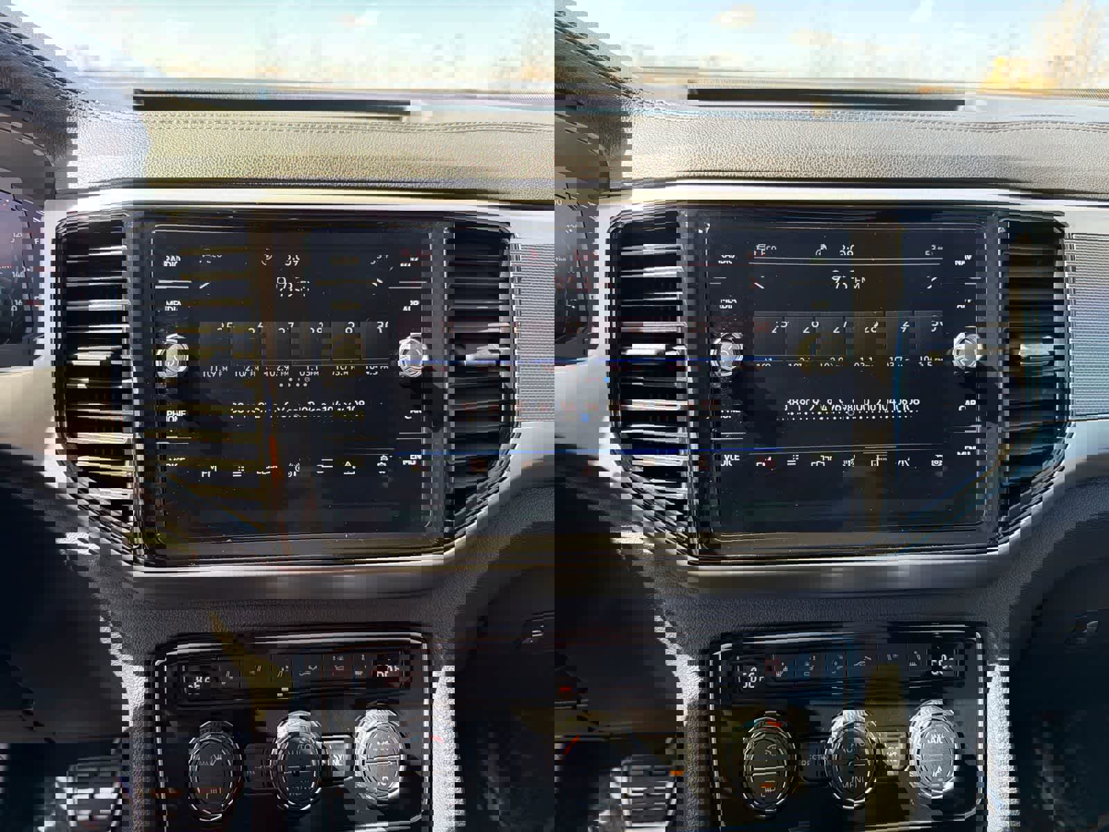 Used 2023 Volkswagen Atlas SEL Premium image 18