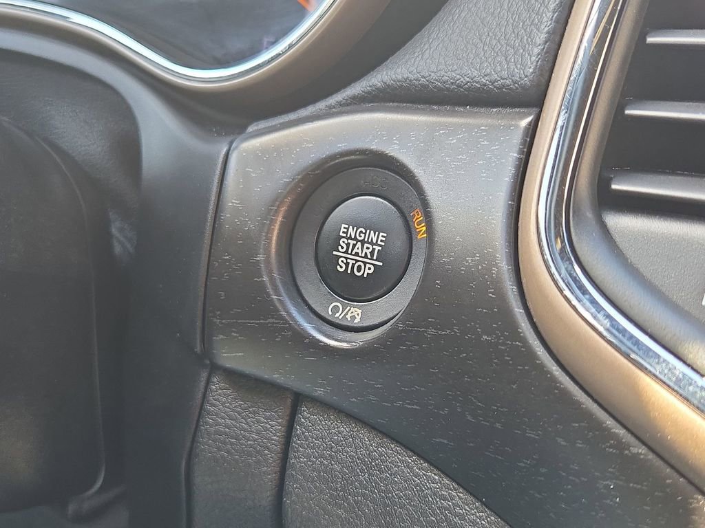 Used 2016 Jeep Grand Cherokee Laredo image 23