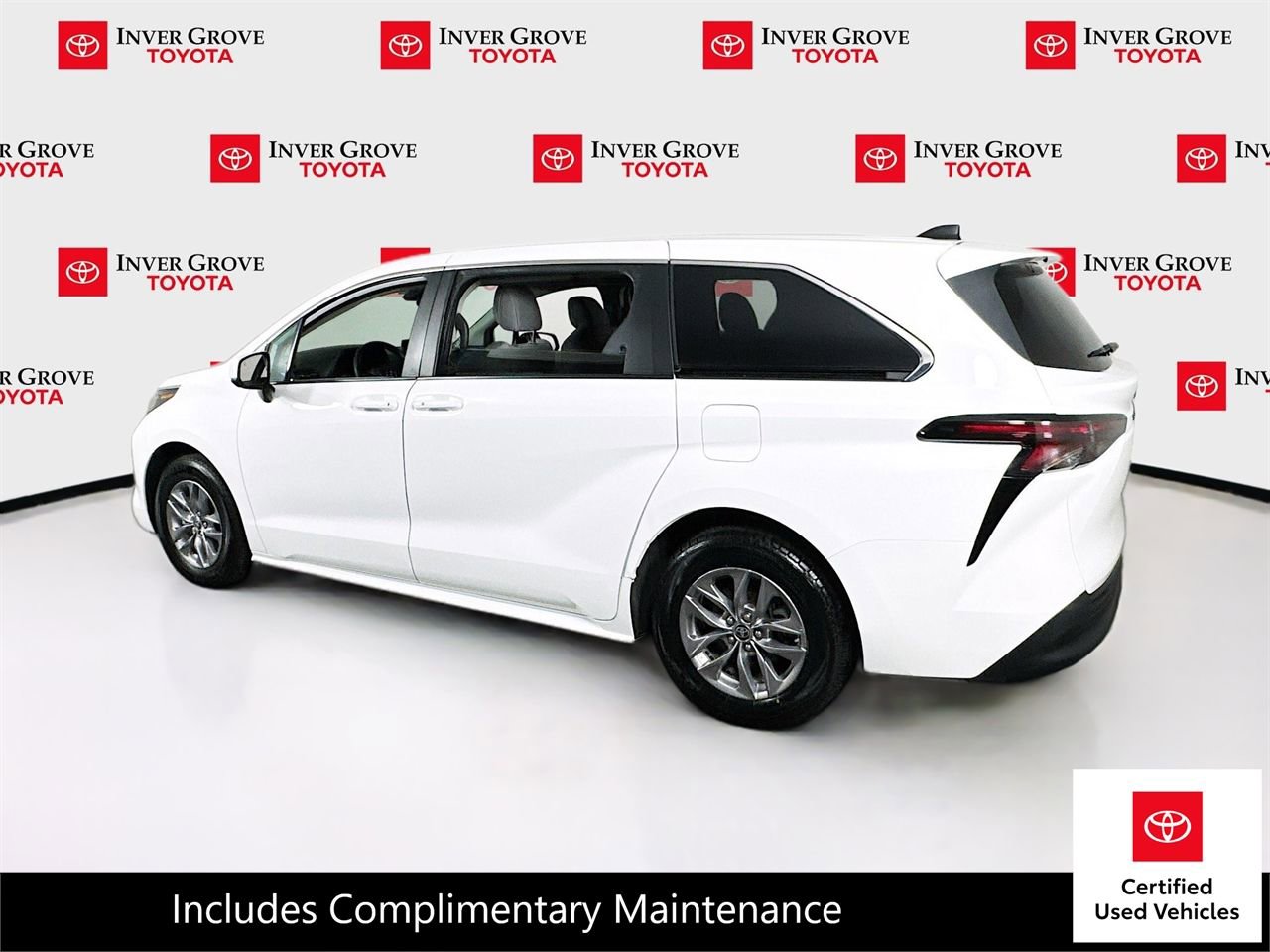 Certified 2024 Toyota Sienna LE image 7