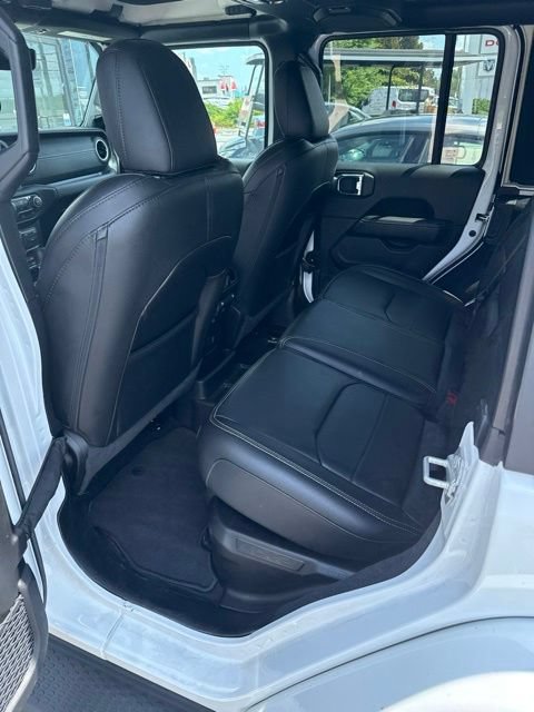Used 2023 Jeep Wrangler Unlimited Sahara w/ Cold Weather Group AWD/4WD image 11