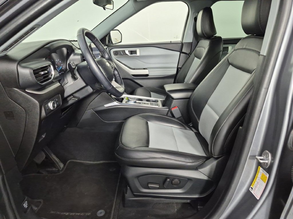 Used 2022 Ford Explorer XLT w/ Equipment Group 202A RWD image 19