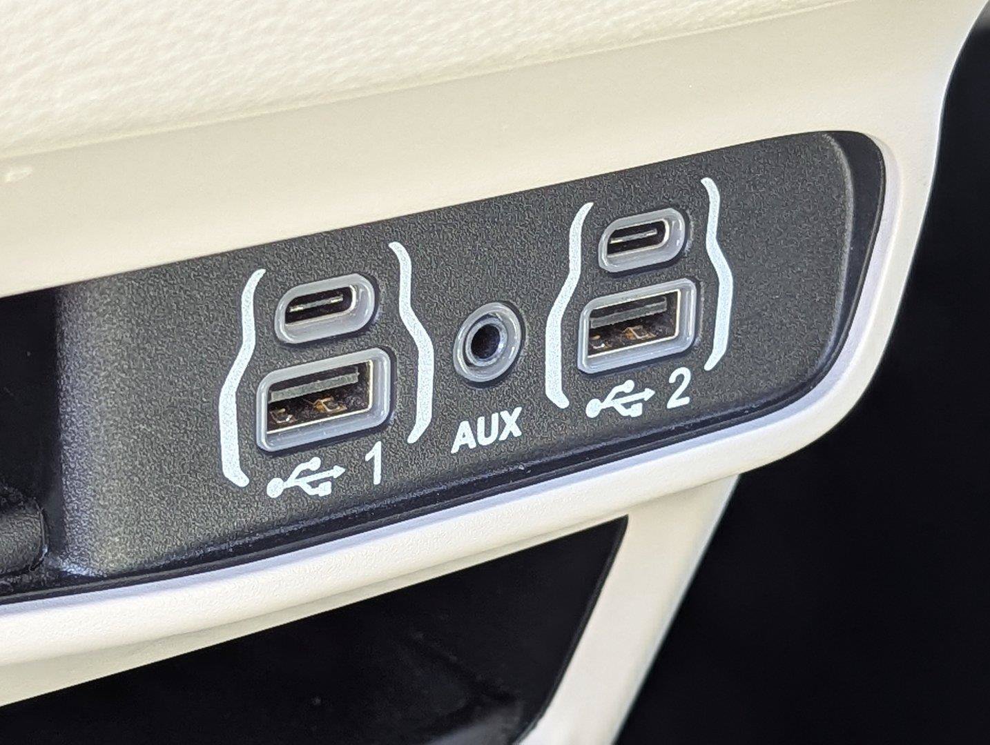 Used 2023 Chrysler Pacifica Touring-L FWD image 22