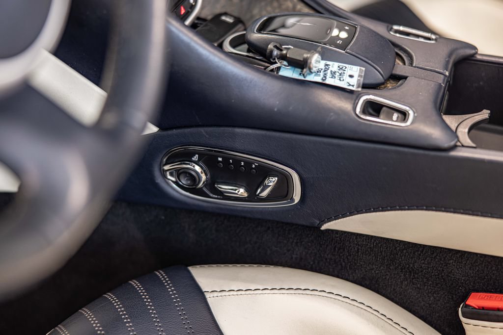 Used 2019 Aston Martin DB11 Volante RWD image 21