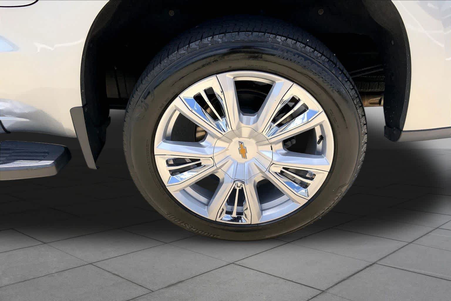 Certified 2023 Chevrolet Silverado 1500 High Country w/ High Country Premium Package AWD/4WD image 11