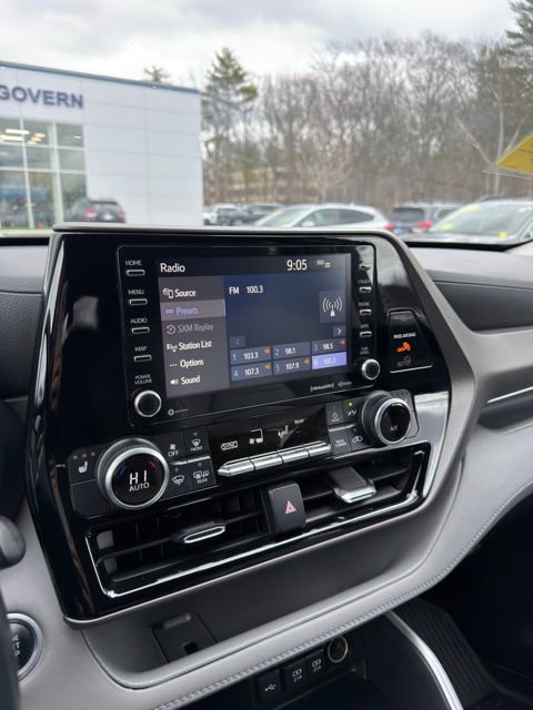 Used 2021 Toyota Highlander XLE image 11