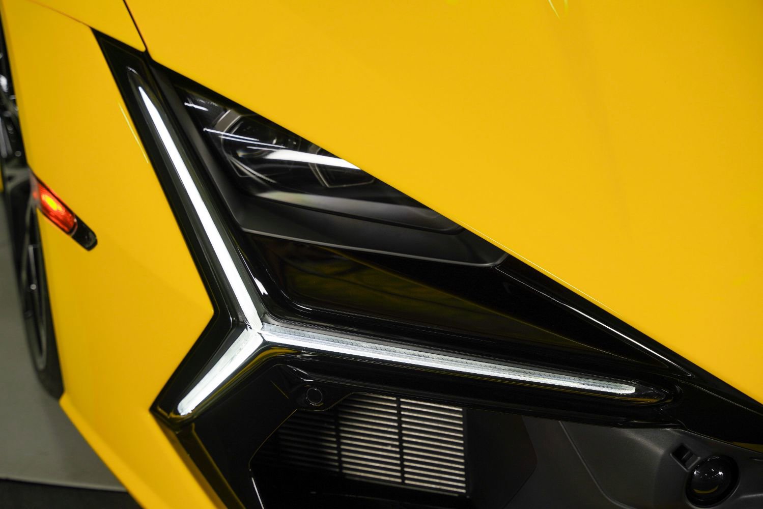 Used 2024 Lamborghini Revuelto AWD/4WD image 13