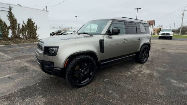 Used 2023 Land Rover Defender 110 X-Dynamic SE AWD/4WD image 4